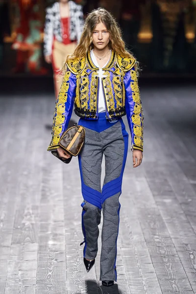 Look 44
